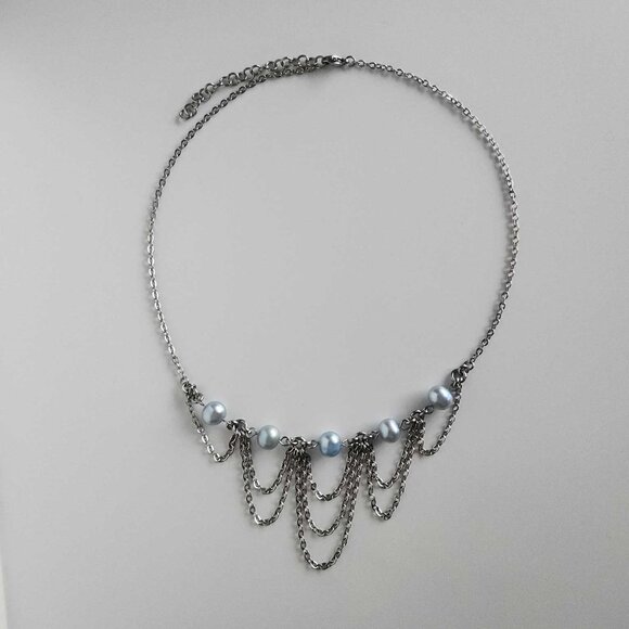 Vintage mermaid silver and blue pearls draped necklace with a small silver chain - Picture 10 of 12
